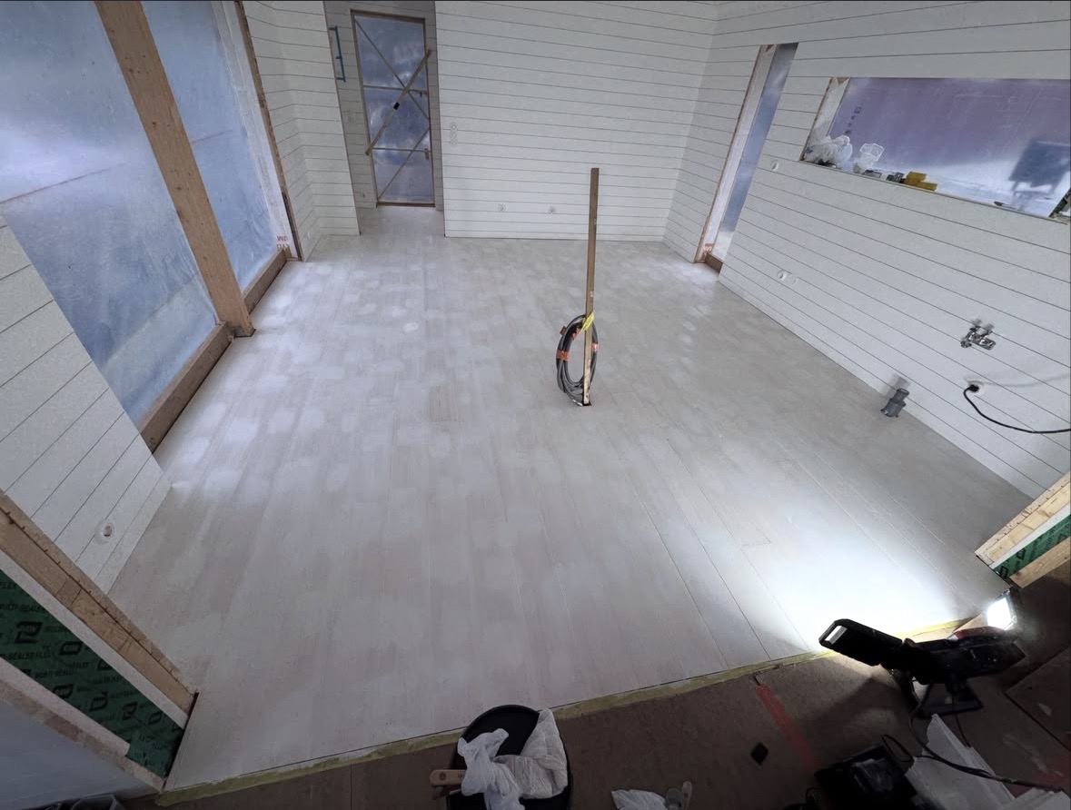 Rum under renovering, före golvmålning
